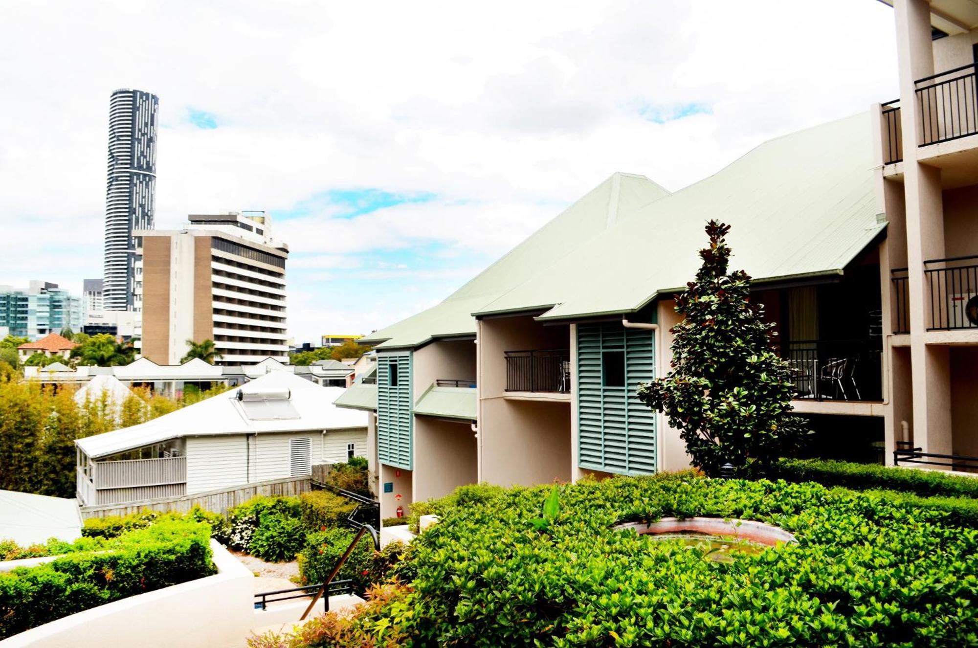 Aparthotel Spring Hill Mews 4*