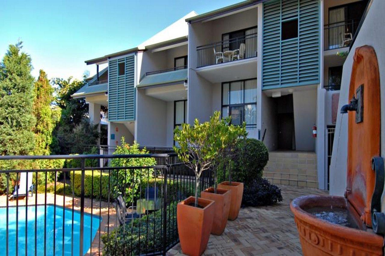 Spring Hill Mews Aparthotel 4*