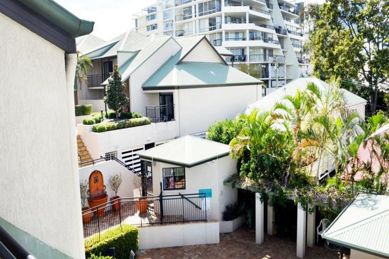 Spring Hill Mews Aparthotel 4*